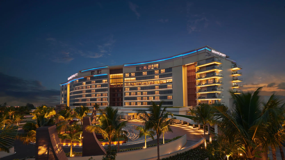grand hyatt facade