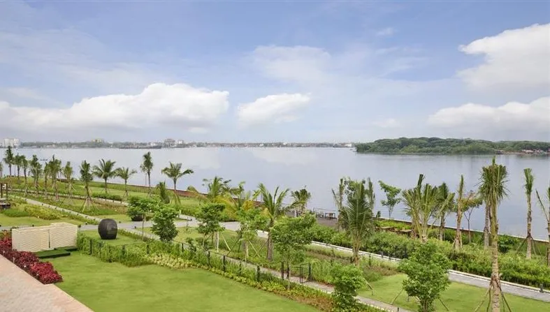 grand hyatt lawn